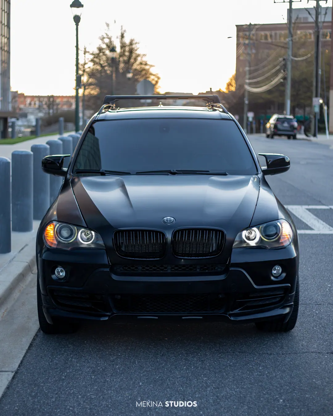2008 BMW X5 — Wrap in Satin Black — frame 2