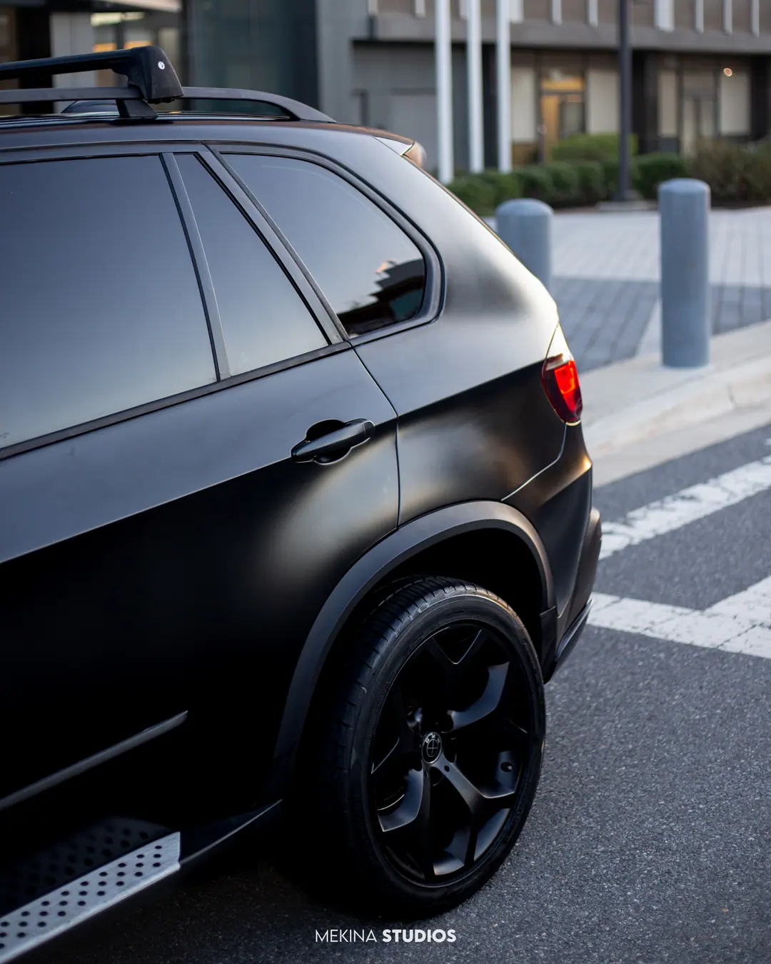2008 BMW X5 — Wrap in Satin Black — frame 3